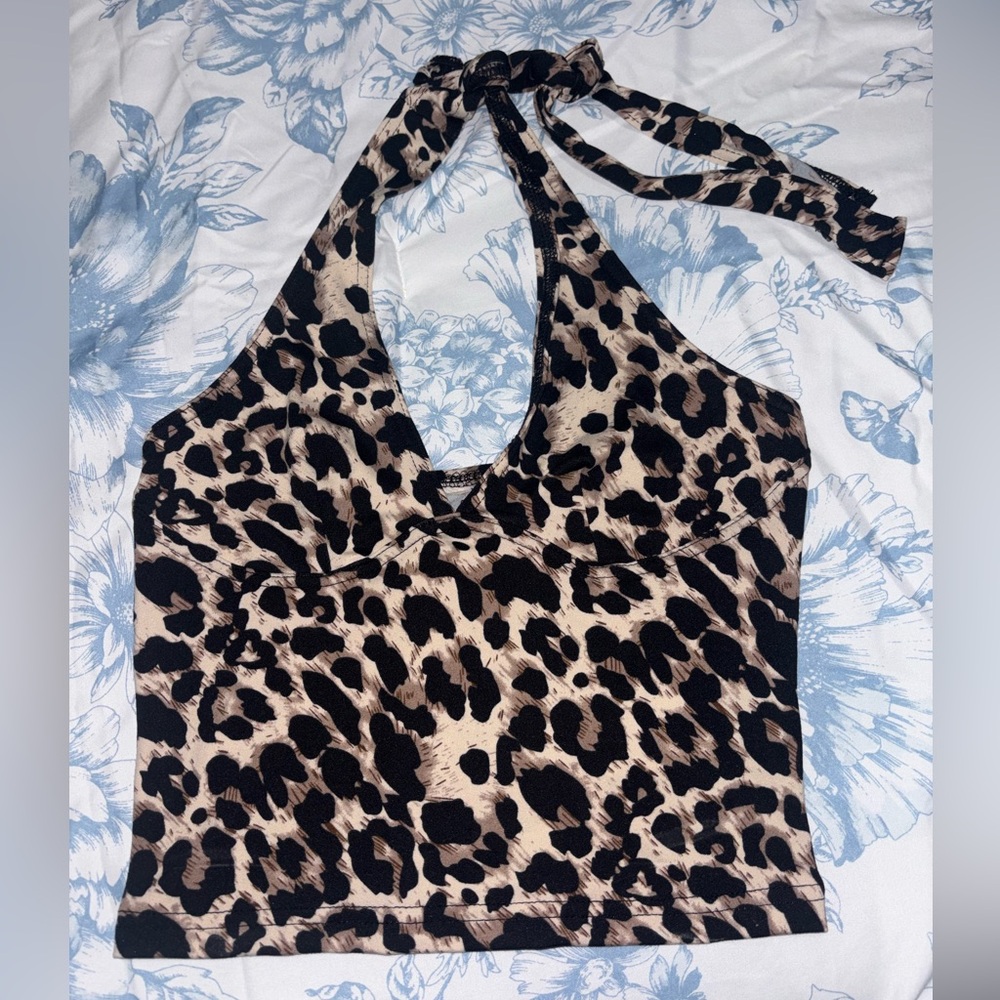 Chic Leopard Print Halter Crop Top
